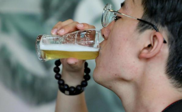 吃晚飯時，長期喝點&OpenCurlyDoubleQuote;白酒&rdquo;的人，最後身體會怎樣？