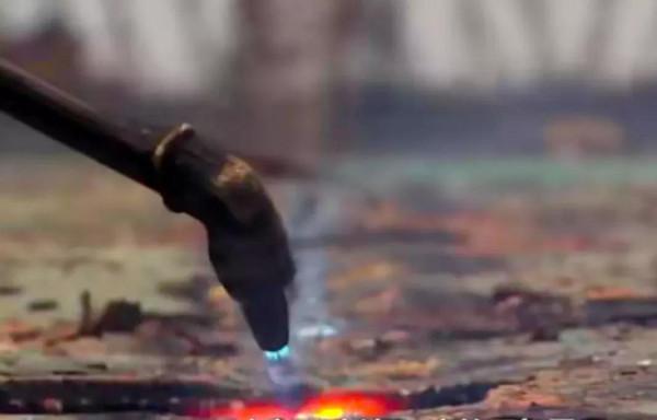 印度阿朗鎮：巨型船舶的墓場，數萬窮人的天堂，血與淚擰成的夢想