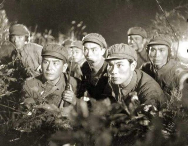 抗美援朝：猖狂的美軍炸死我國村民，志願軍怒而反擊，斃敵5000人