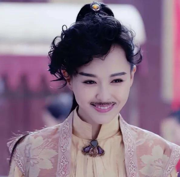 別以為貼個鬍子就是女扮男裝，這6位女星的男裝太帥，真不糊弄人