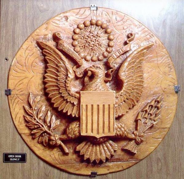 七年前獲贈禮物，七年後拆開才知道：美國大使被秘密監聽7年