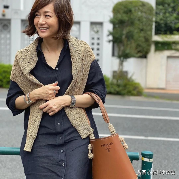 五六十歲不想有“大媽感”？看52歲的福岡佳子，優雅又減齡