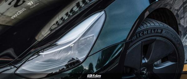 特斯拉-Model3全車貼膜LB改色膜超亮金屬祖母石綠