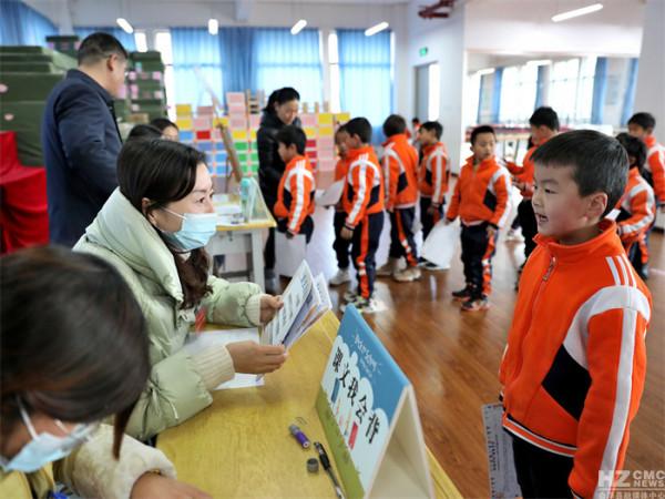 春暉小學一二年級學生告別期末紙筆考試 春暉小學一二年級學生告別期末紙筆考試