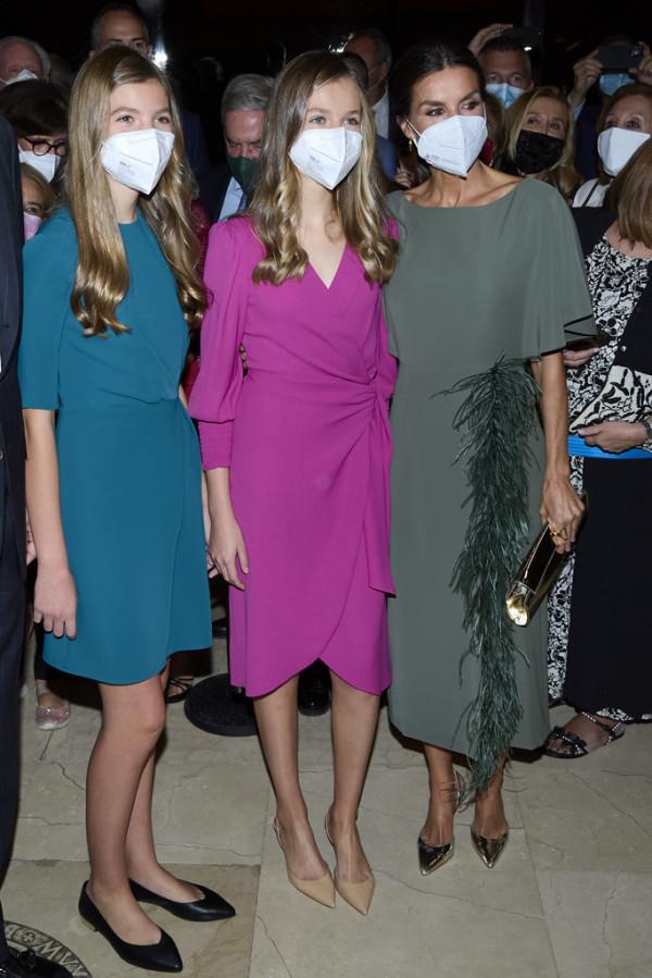 萊蒂齊亞王后壕氣了，一口氣戴三個古董首飾亮相，厲害了