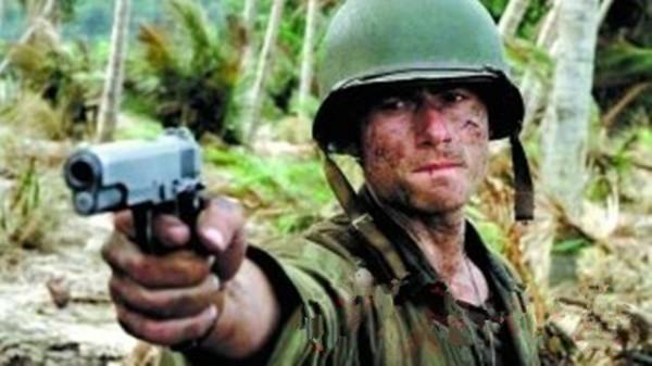 二戰時,美軍士兵的單兵武器都是怎麼配發的? 二戰時,美軍士兵的單兵武器都是怎麼配發的?