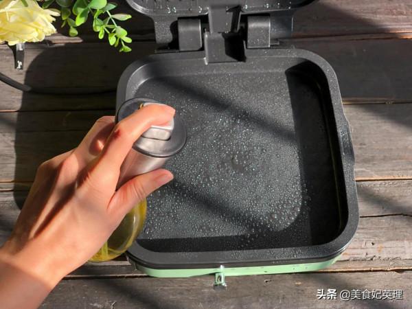 兒子最愛這餡餅，鮮香多汁一口一個，我偷笑，不用和麵做法超簡單