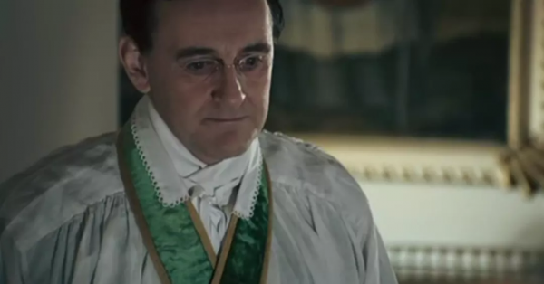 晨曦中的女孩：真人真事改編，繼母和生父將女兒虐待致死