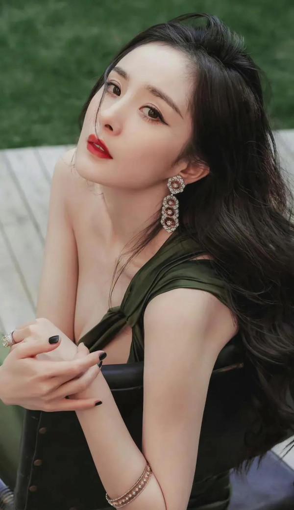 楊冪：優雅迷人，仙氣飄飄