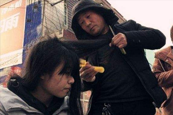 農村小夥負債20萬,創業“收頭髮”,三個月賺了50萬 農村小夥負債20萬,創業“收頭髮”,三個月賺了50萬