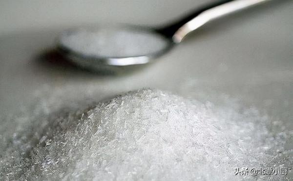 亞硝酸鹽毒性有多大？隔夜水、隔夜茶、隔夜菜到底哪個不能吃？