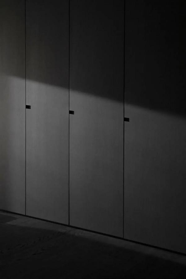 黑色極簡丨光與影,白與黑,來一場時間與空間的對話 黑色極簡丨光與影,白與黑,來一場時間與空間的對話