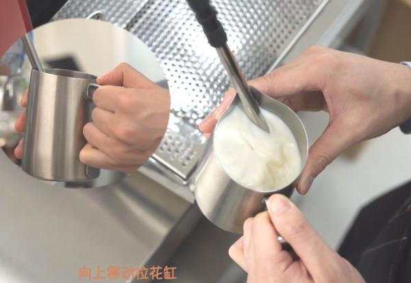 不用選點也能打發穩定的奶泡？