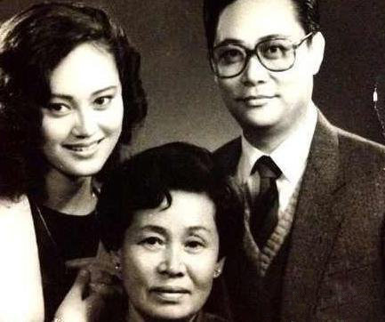 宋佳:21歲嫁42歲京劇大師,26歲離開重病丈夫,55歲嫁比利時老公 宋佳:21歲嫁42歲京劇大師,26歲離開重病丈夫,55歲嫁比利時老公