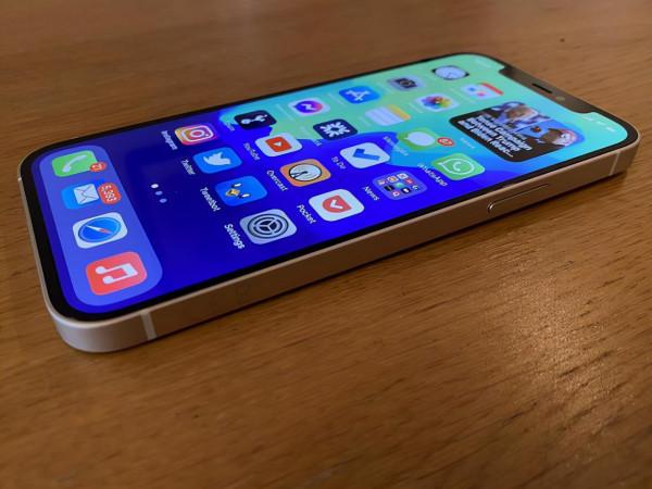官方直降1100元，iPhone13即將正式開售，舊款蘋果手機已加速讓路