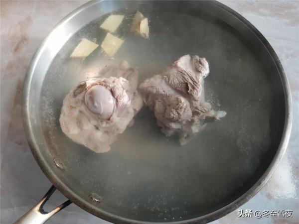 大雪節氣過後，家裡常喝這個湯，滋補健脾開胃，補鈣壯骨身體好