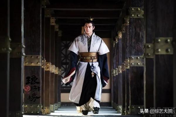 王凱新劇《向風而行》殺青 氣質超群引期待