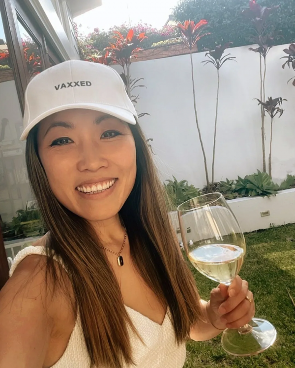 澳洲華裔女子瞞父母每天“假裝上班”創業，時裝品牌市值逾3億元