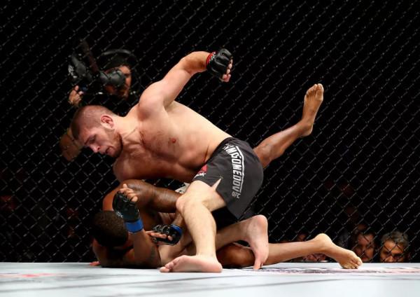 UFC技術迭代：奇馬耶夫打法太無解！李景亮下一步該怎麼辦？