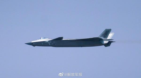 殲-20高畫質大片 帥出天際