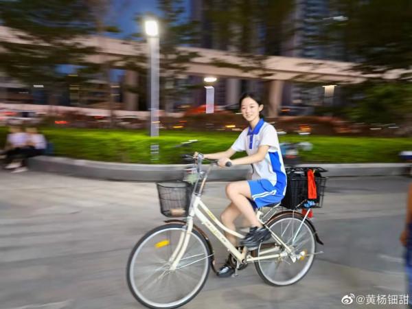 還記得《楚喬傳》裡的小楚喬嗎？14歲的她現在長這樣？