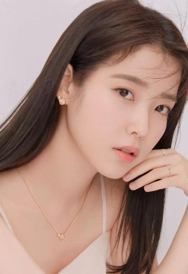 人間小富婆IU李知恩，華麗蛻變的故事