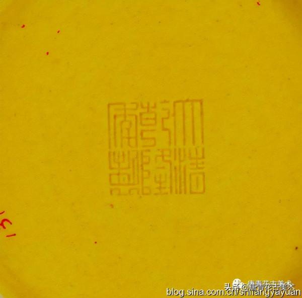 「品鑑館藏」北京故宮藏——清乾隆黃地紫綠彩勾蓮紋瓶