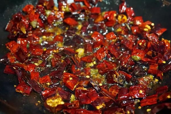 有胃病的人，還能無辣不歡嗎？哪些人一口辣椒都不能吃？說清楚了