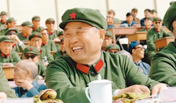 少將李德生追悼會:解放軍抬棺徐行,李訥來送別,老鄉盼將軍歸根 少將李德生追悼會:解放軍抬棺徐行,李訥來送別,老鄉盼將軍歸根