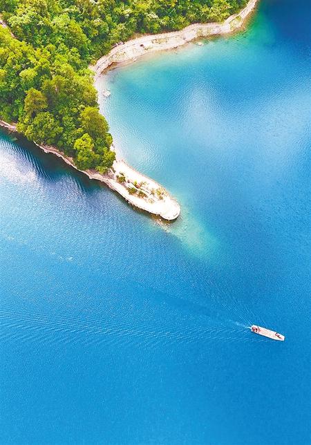 文縣天池 靜謐中的美麗 文縣天池 靜謐中的美麗