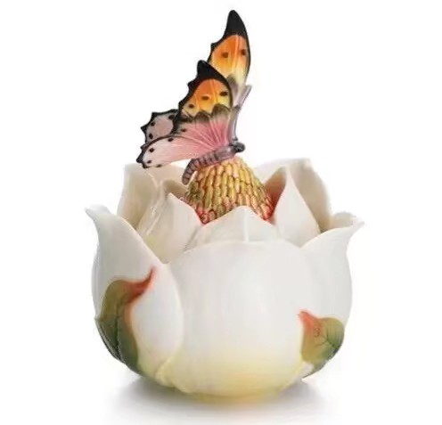 瓷器花樣新玩法,美得讓人目不轉睛。(法藍瓷) 瓷器花樣新玩法,美得讓人目不轉睛。(法藍瓷)