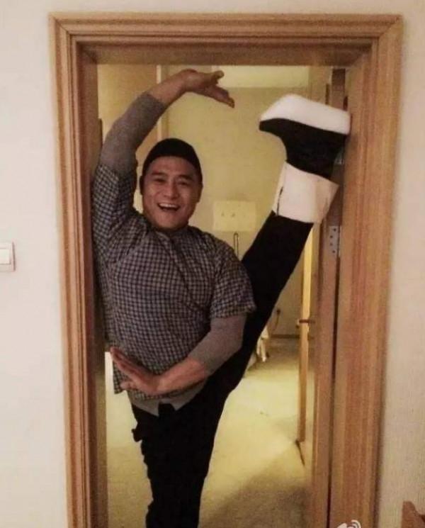 演員張永剛：母親累死，父親又賣血離世，今被丈母孃當親兒子