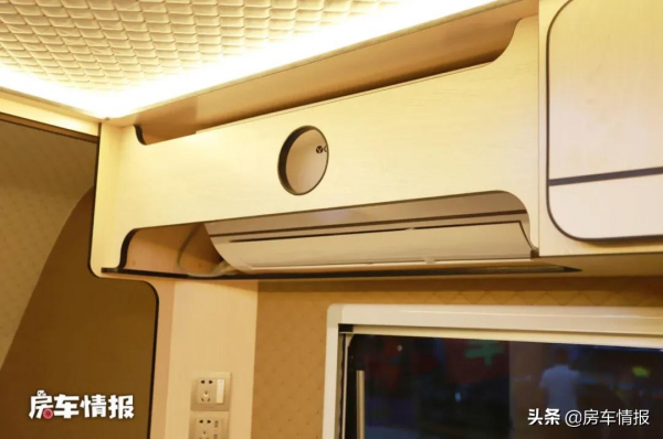 9.98萬的匯斯誠房車,出廠就帶6度電,儲物櫃秒變大床四口也能住 9.98萬的匯斯誠房車,出廠就帶6度電,儲物櫃秒變大床四口也能住