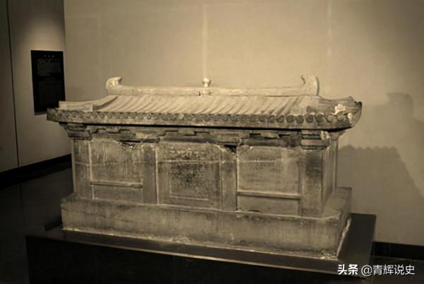 50年代神秘古墓現身,墓內先看詛咒令人膽怯,背後卻是無盡地愛 50年代神秘古墓現身,墓內先看詛咒令人膽怯,背後卻是無盡地愛