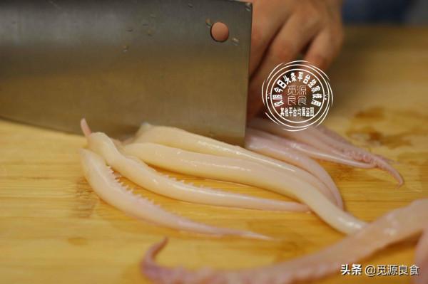 爆炒魷魚鮮嫩爽滑,正確的焯水方法是關鍵,牢記,營養美味就不遠 爆炒魷魚鮮嫩爽滑,正確的焯水方法是關鍵,牢記,營養美味就不遠