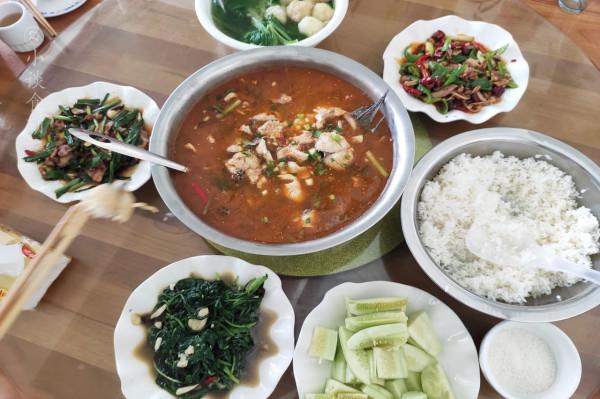 同樣是農家樂,270一桌和298一桌有啥區別?網友:沒對比就沒傷害 同樣是農家樂,270一桌和298一桌有啥區別?網友:沒對比就沒傷害