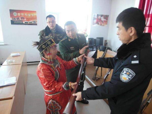 中國唯一允許擁有槍的村子，每個男人成年就能領一把槍