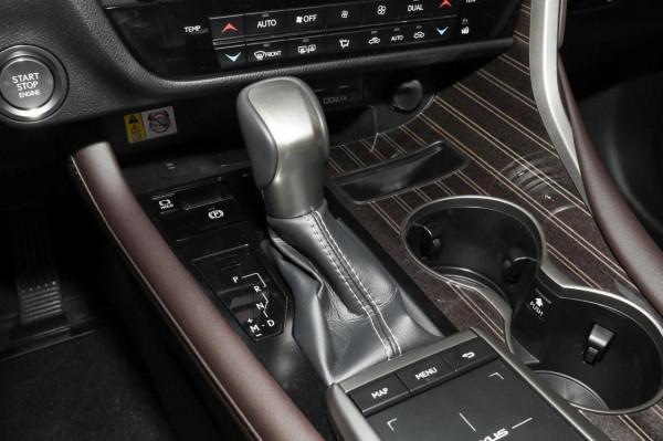 售價50.9萬，2.0T+6AT+四驅，舒適豪華，實拍雷克薩斯RX 300