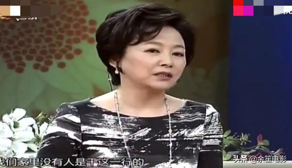 憑《廬山戀》爆紅,巔峰時“棄夫”遠走美國,張瑜近況如何? 憑《廬山戀》爆紅,巔峰時“棄夫”遠走美國,張瑜近況如何?