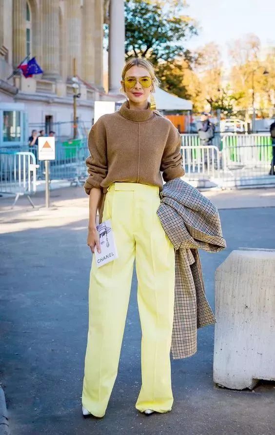 今年秋冬流行“煙管領”，不露脖子更優雅，難怪40歲女人都愛穿