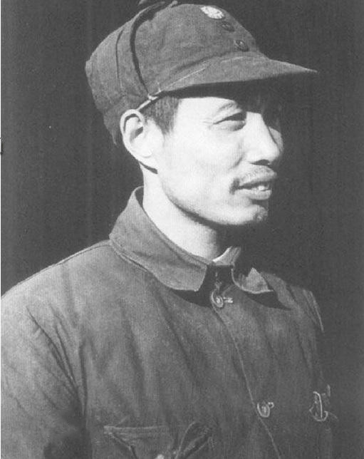 1981年，安徽宿縣來了一位開國中將，握著老婦的手說：我來看您了