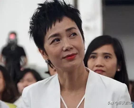 章子怡被曝吃空餉，而有些身價千萬的明星，卻領著3500元月薪