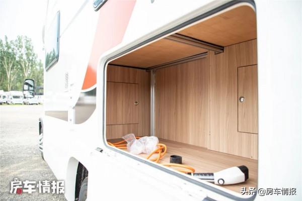 合作款房車長啥樣？水電配滿洗澡空調隨便用，比保姆車還要舒服