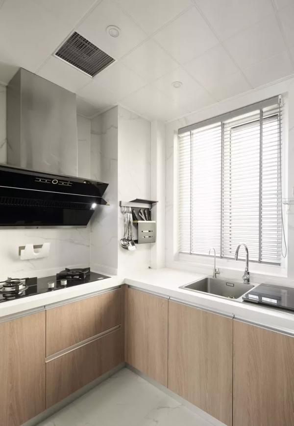 110㎡簡約風新房，榻榻米、大浴缸、強收納…電視牆還能這樣設計