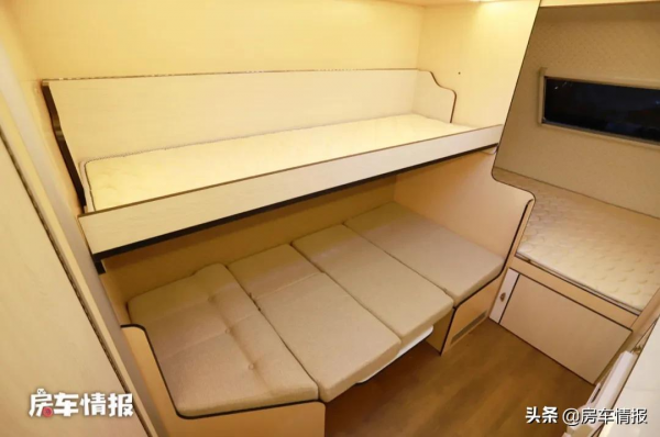 9.98萬的匯斯誠房車,出廠就帶6度電,儲物櫃秒變大床四口也能住 9.98萬的匯斯誠房車,出廠就帶6度電,儲物櫃秒變大床四口也能住