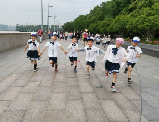 “你死後財產都是我爸的”孩子的童言無忌，背後揭示父母處事問題