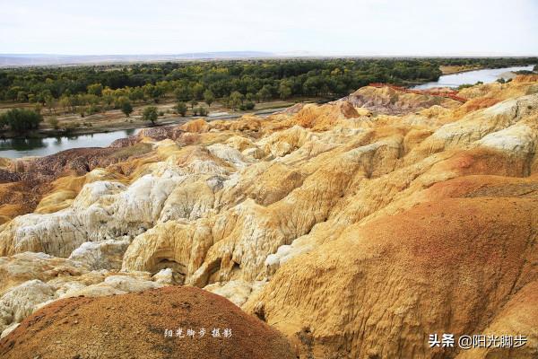 最美的雅丹地貌：五彩灘