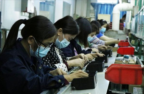 為何工廠女生那麼多，還有不少男工打光棍？廠妹說出幾個關鍵原因