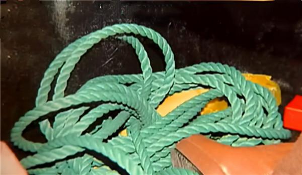 2011年,16歲缺愛女孩為幫母親還70萬賭債,夥同母親殺害同學 2011年,16歲缺愛女孩為幫母親還70萬賭債,夥同母親殺害同學