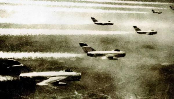 烈馬雄鷹—海軍航空兵英雄飛行員王自重